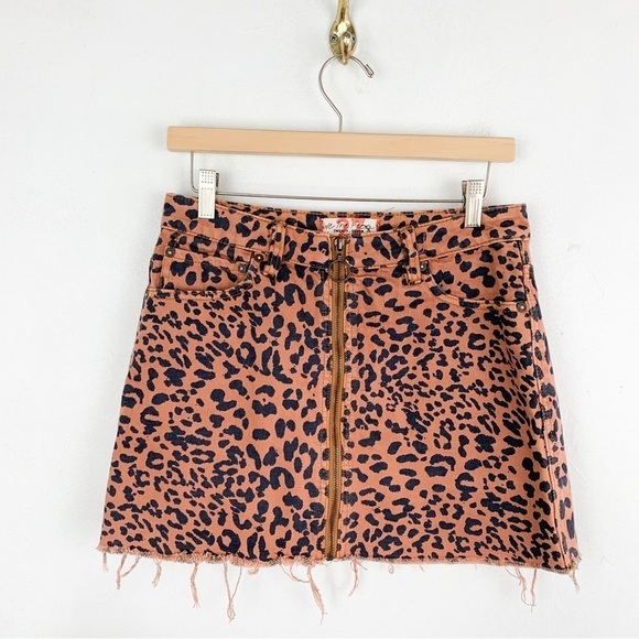 We The Free Animal Print Front Zip Mini Skirt Sz 27 - Picture 1 of 6